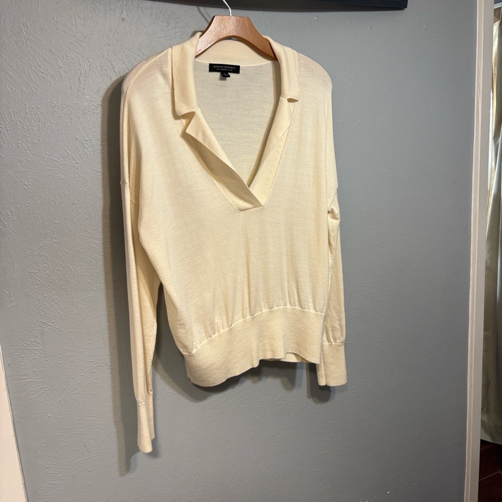 Banana Republic Cream V-Neck Sweater